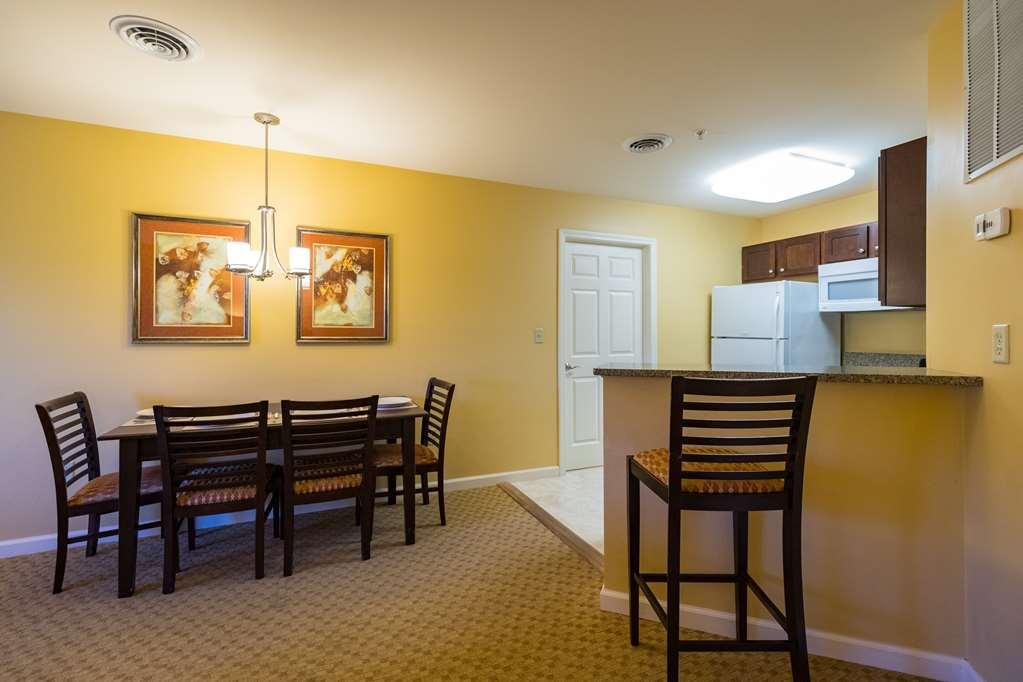Vacation Village In The Berkshires Hancock Habitación foto A typical kitchen and dining area in a typical two-bedroom villa