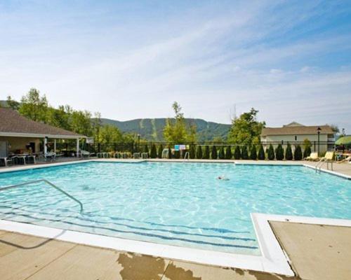 Vacation Village In The Berkshires Hancock Exterior foto The pool at the Mountain Mile